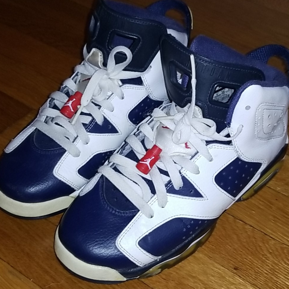 Air Jordans Retro 6 5.5 Youth